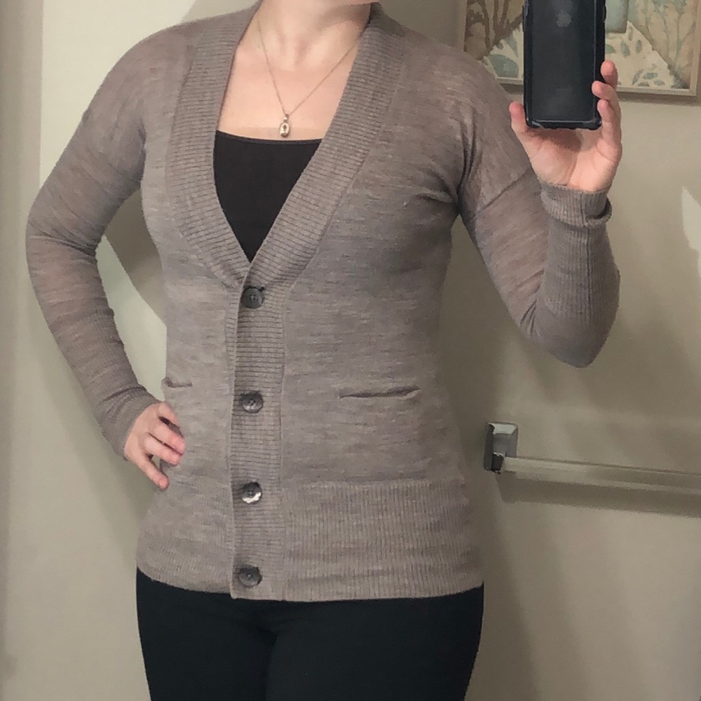 🛍 DONATED LOFT | Long Sleeve Cardigan with Buttons - Picture 4 of 6